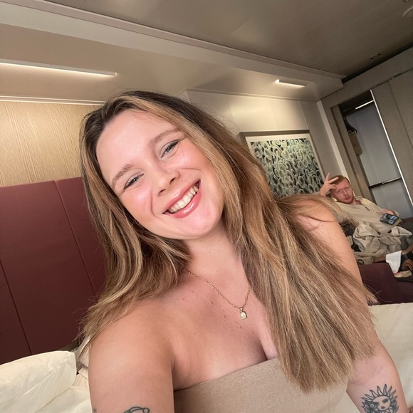 Meet your Posher, Tamra - Picture 2 of 3